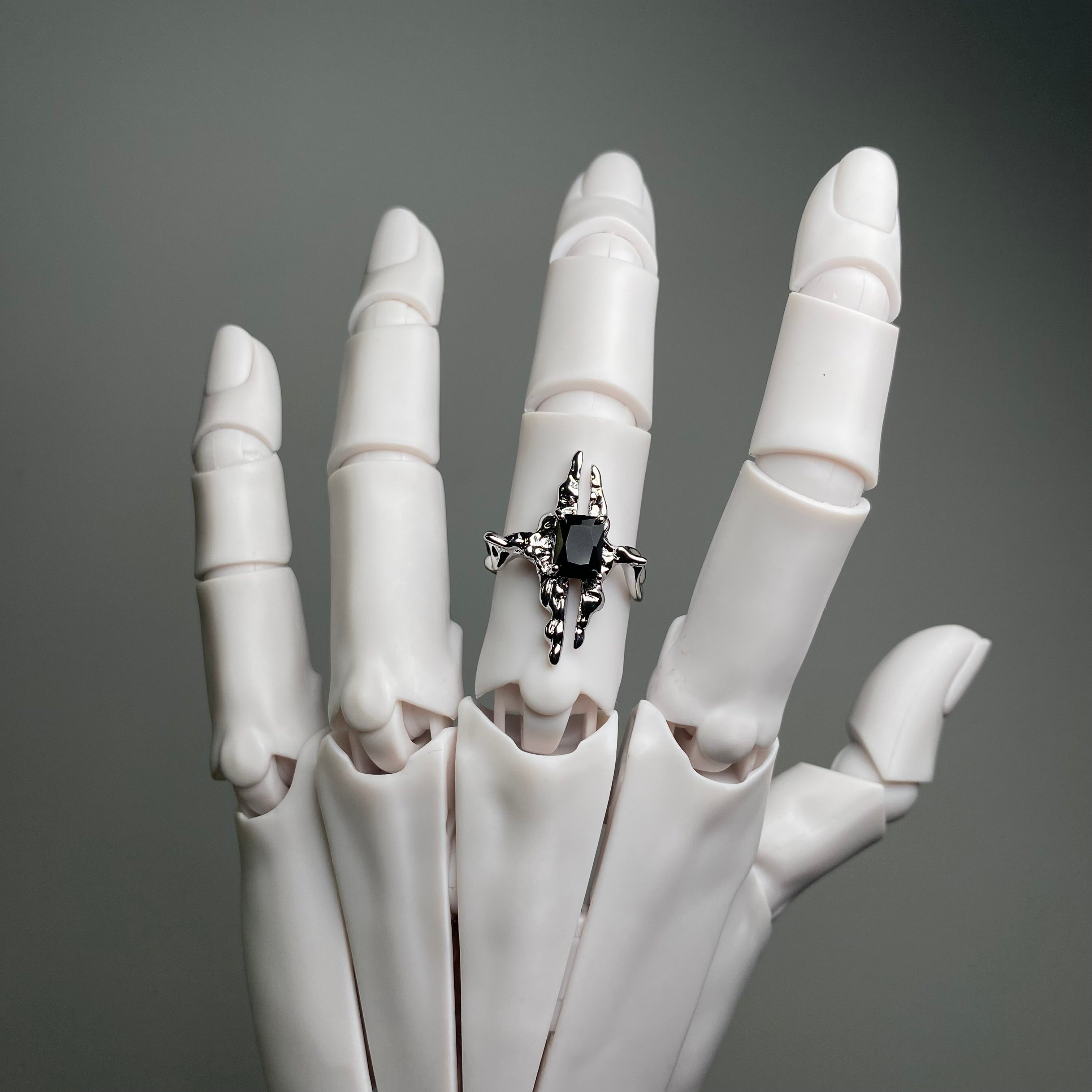 Obsidian Thorn – Artemis
