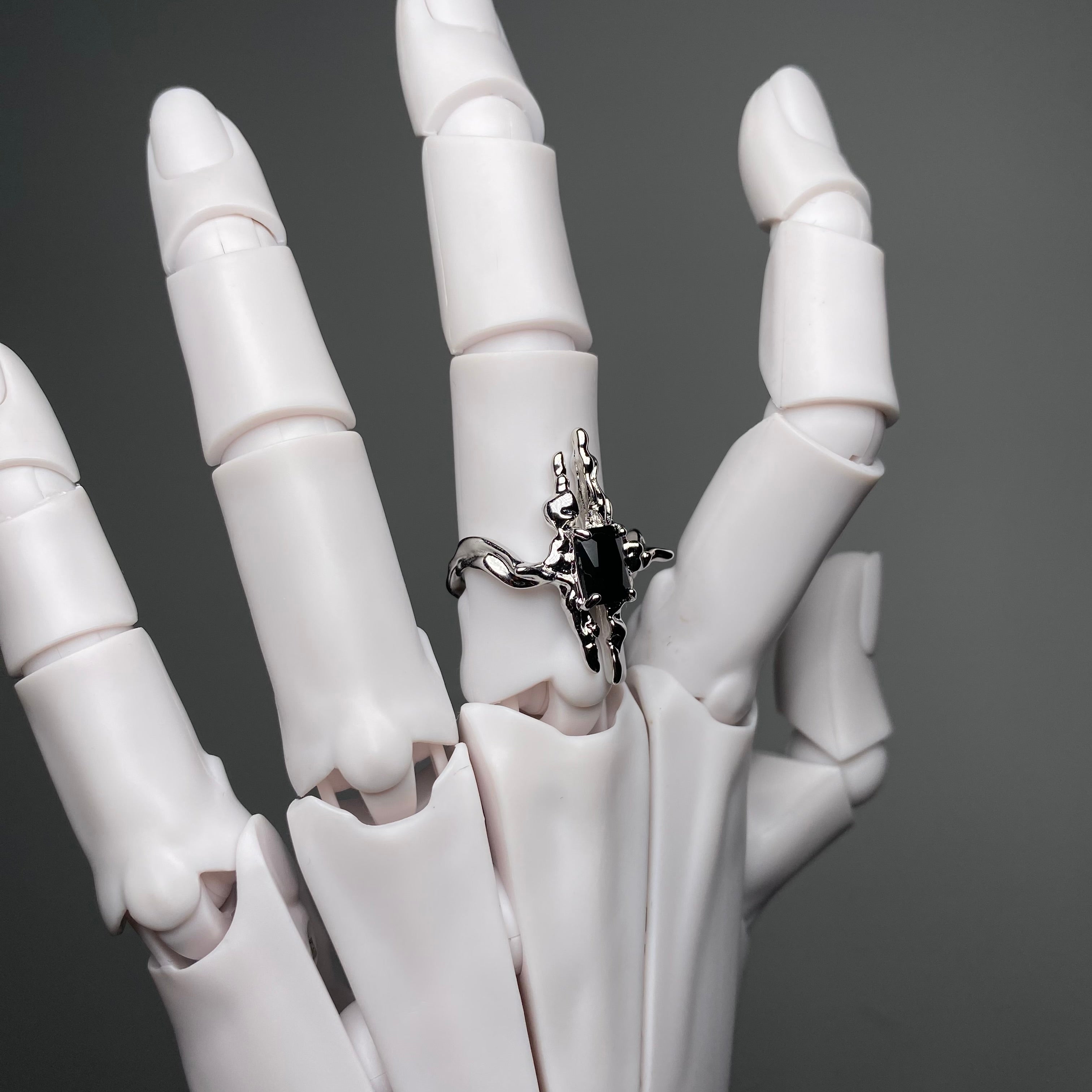 Obsidian Thorn – Artemis